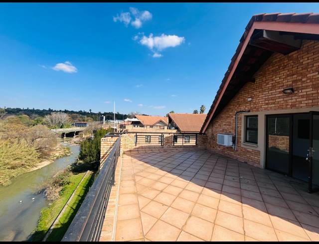 92M² OFFICE TO LET IN FOURWAYS
